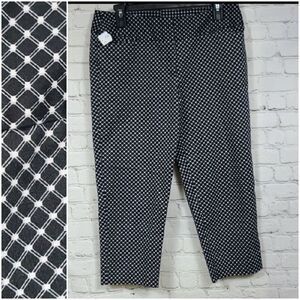 Worthington Women's 6 Modern Fit Capri Pants Black & White Plaid Stretch Pockets